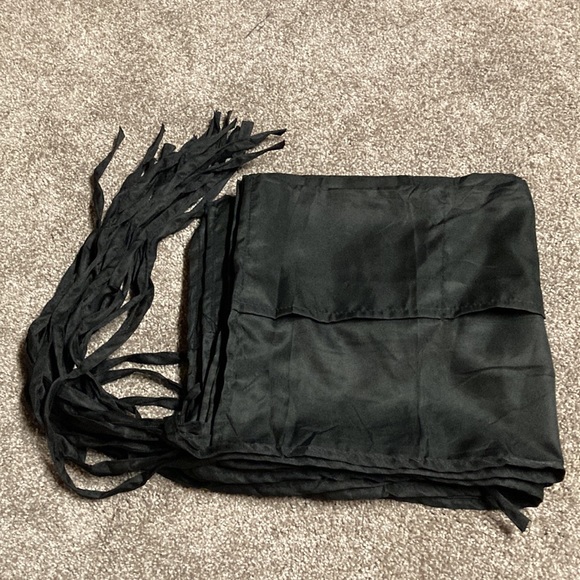 (12) Black aprons with three pockets on the front - Picture 3 of 3